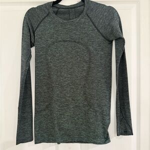 Lululemon  Heathered black/green Long Sleeve Top